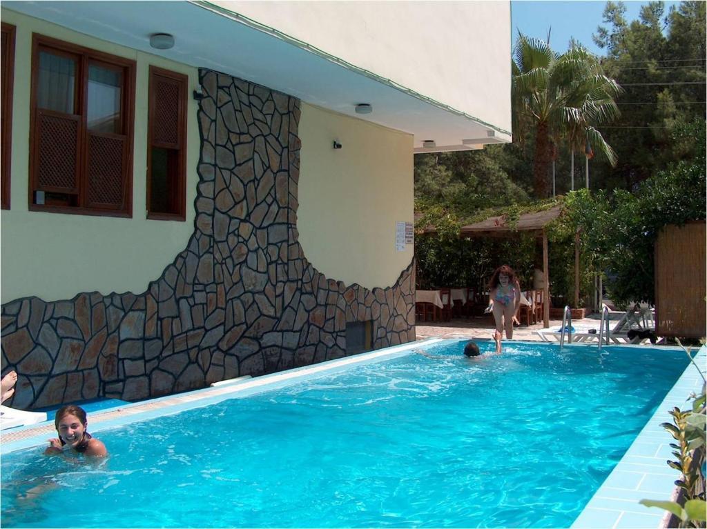 Opera Boutique Hotel 3*